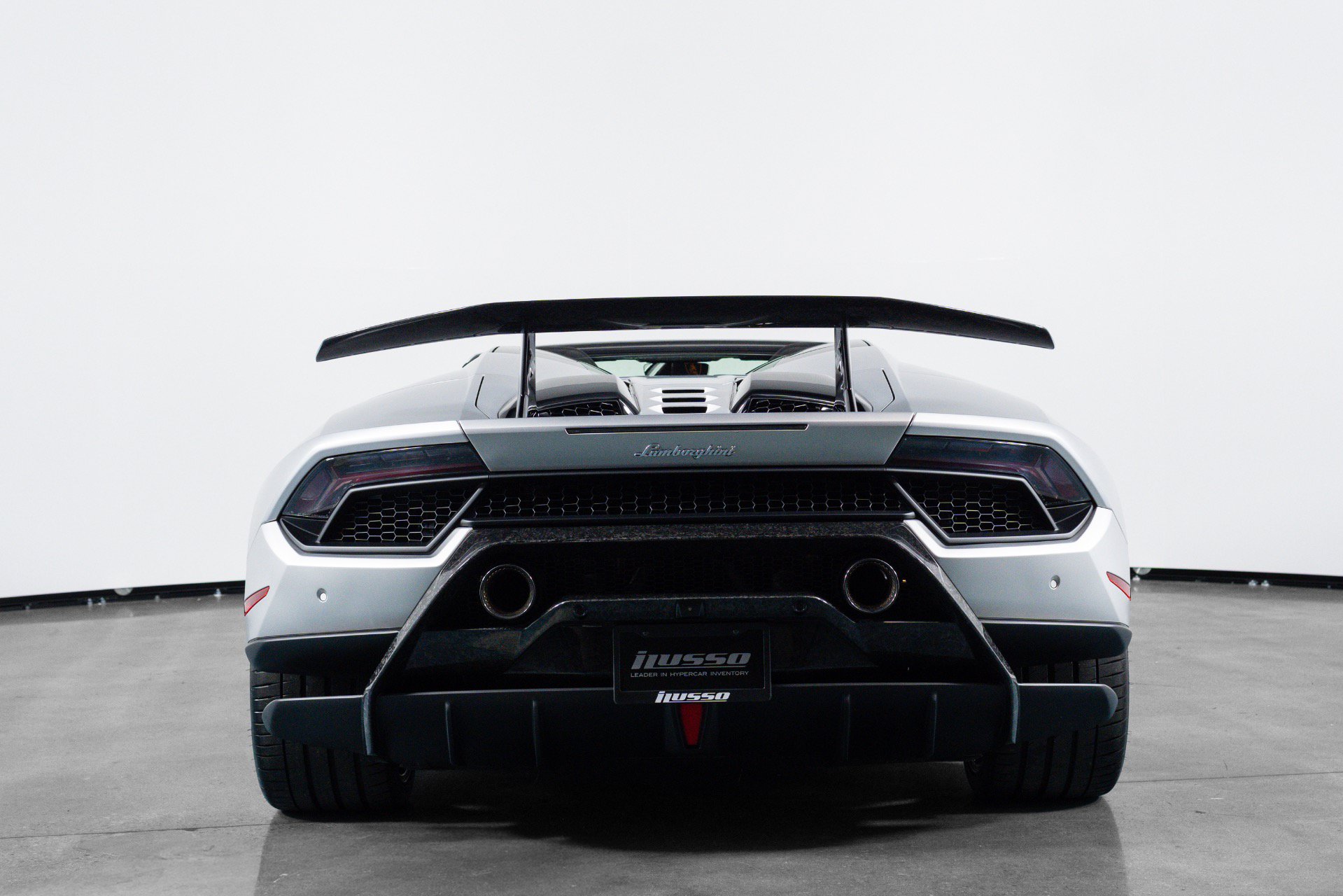Used 2018 Lamborghini Huracan Performante AWD/4WD image 40