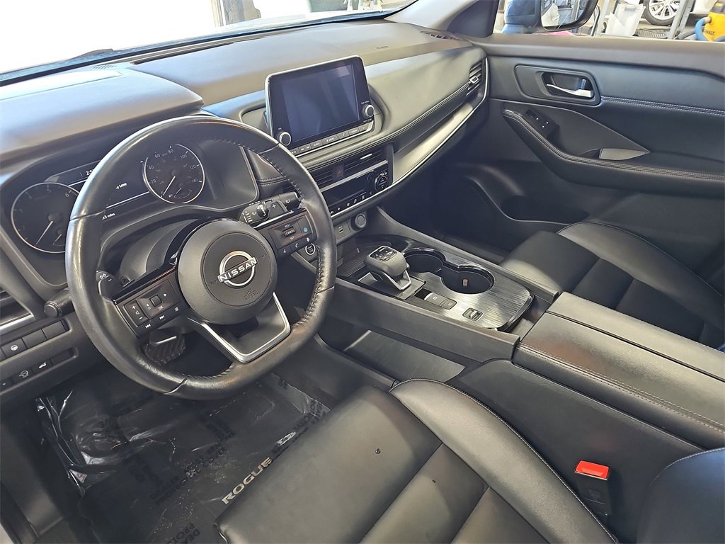 Used 2023 Nissan Rogue SV w/ SV Premium B Package image 16
