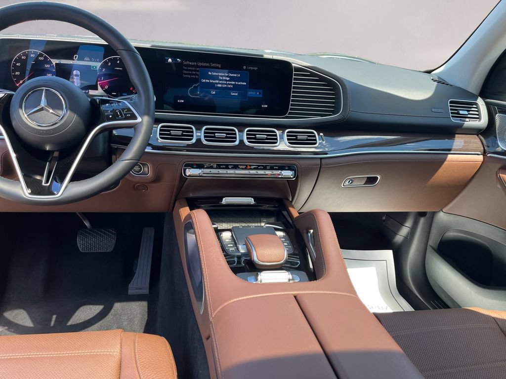 Used 2025 Mercedes-Benz GLS 450 4MATIC image 11