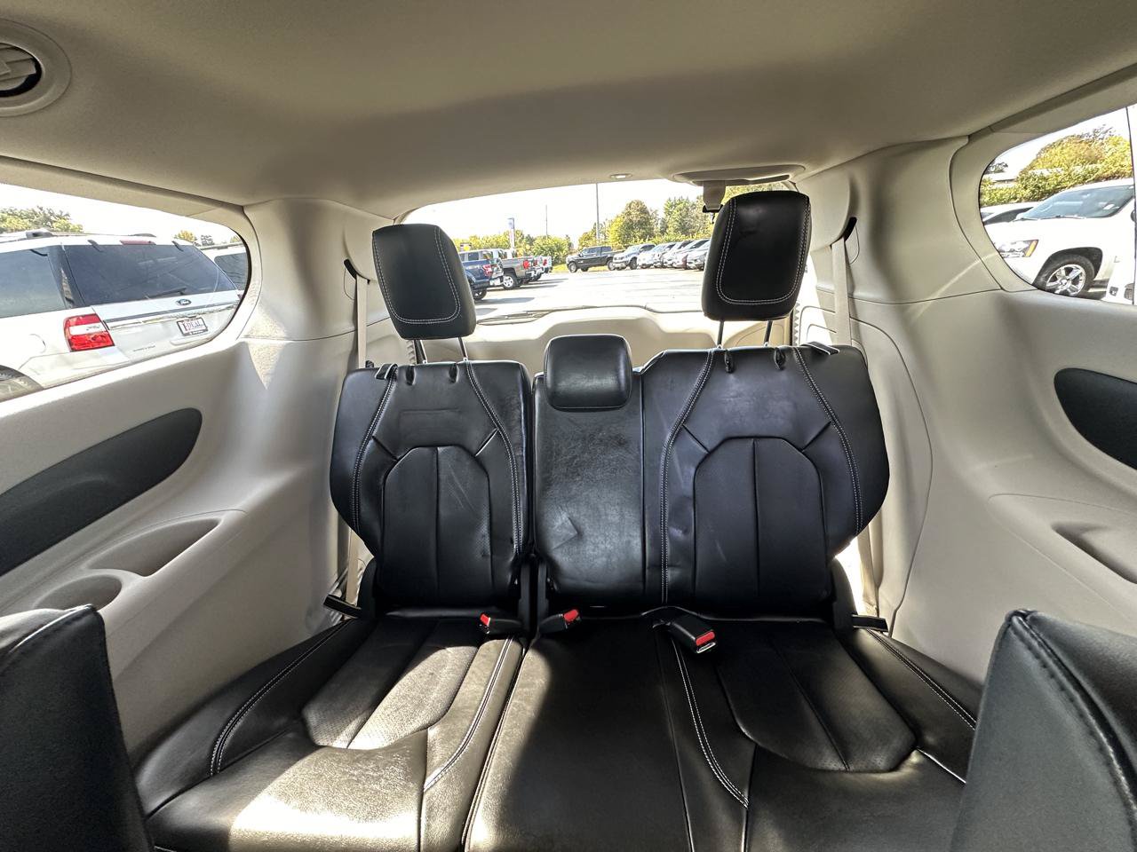 Used 2024 Chrysler Pacifica Limited FWD image 10