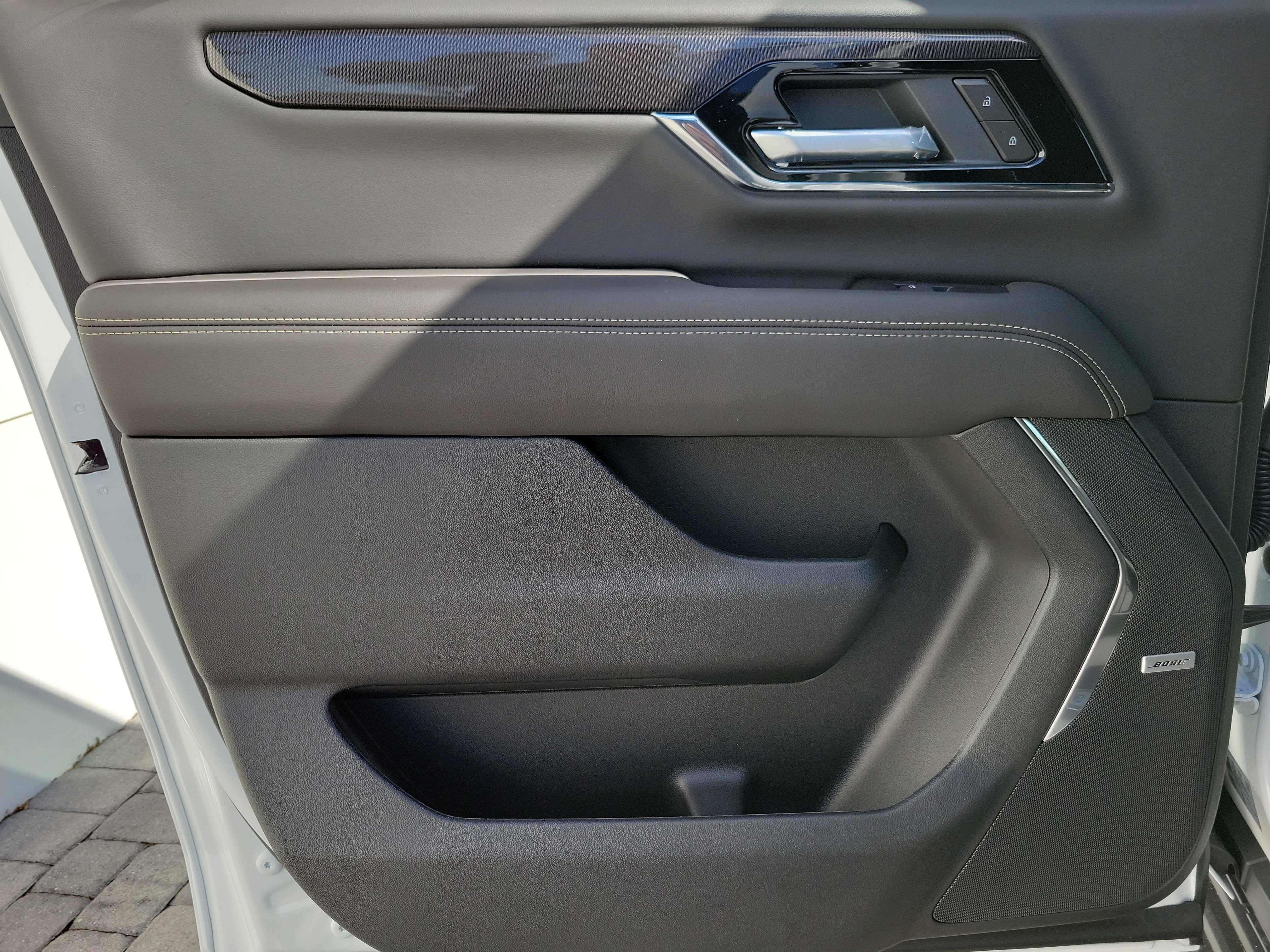 New 2026 GMC Yukon XL Elevation w/ Elevation Premium Package image 12