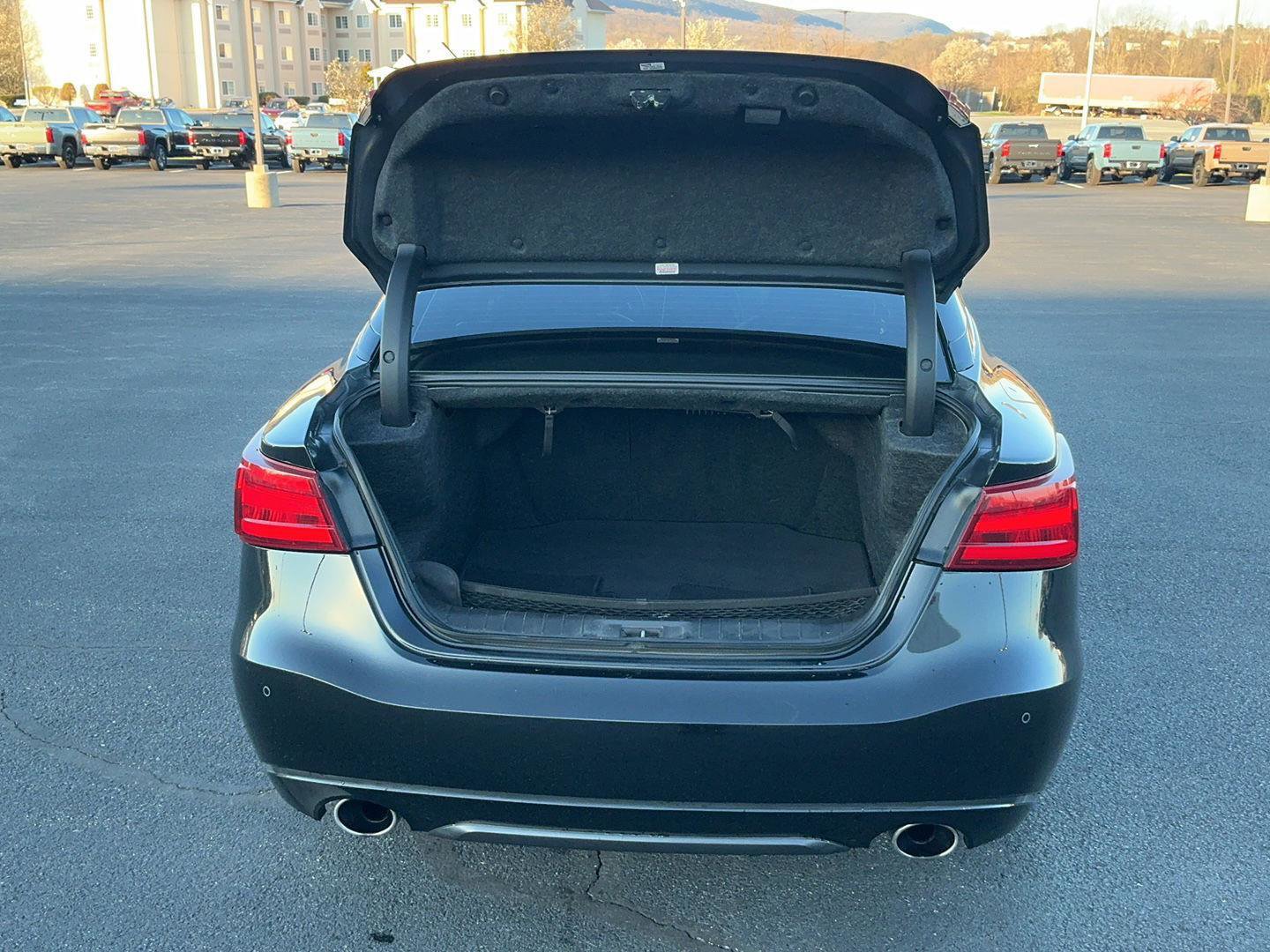 Used 2018 Nissan Maxima SR w/ Midnight Edition image 30