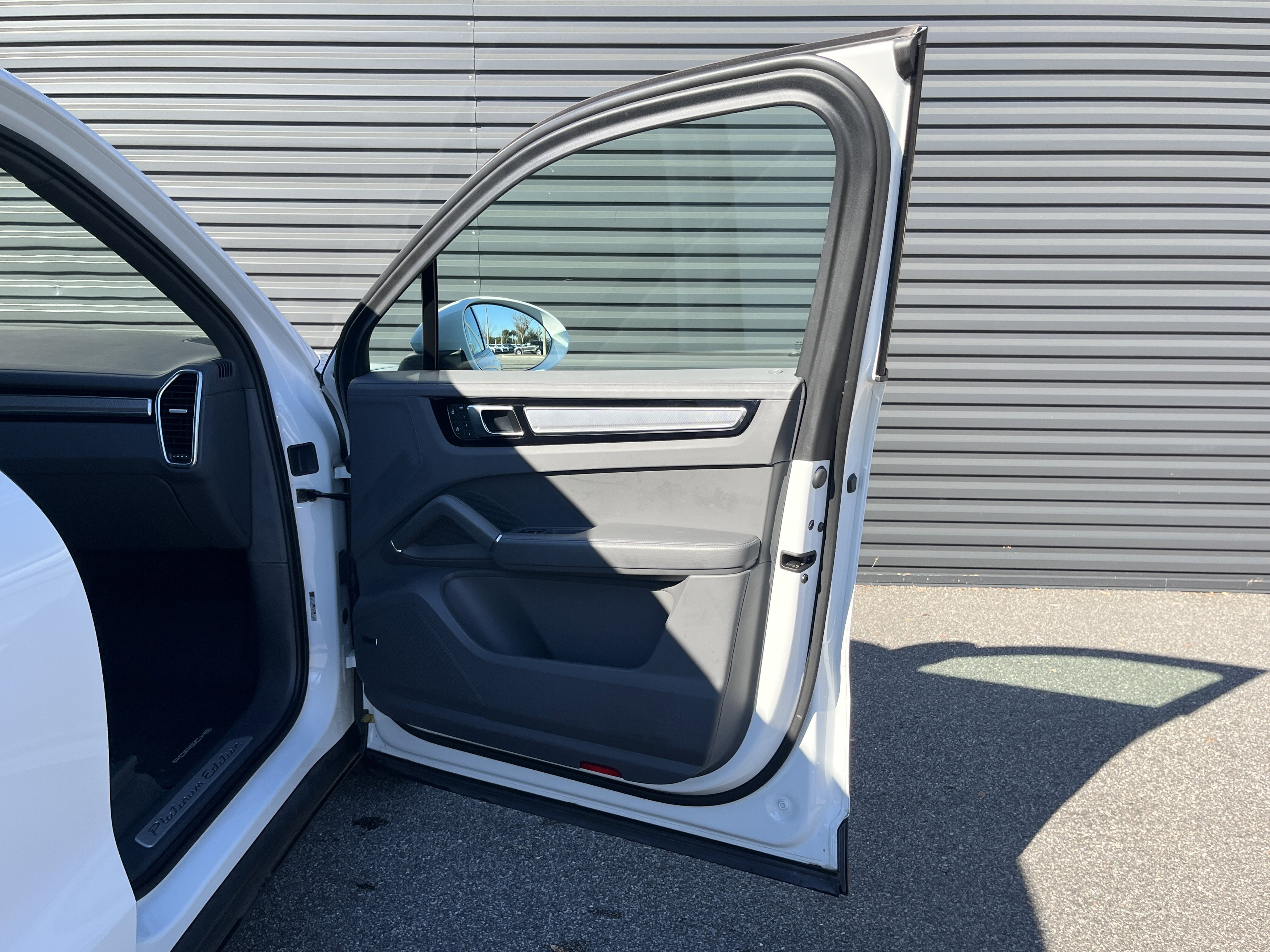 Certified 2023 Porsche Cayenne Platinum Edition image 26