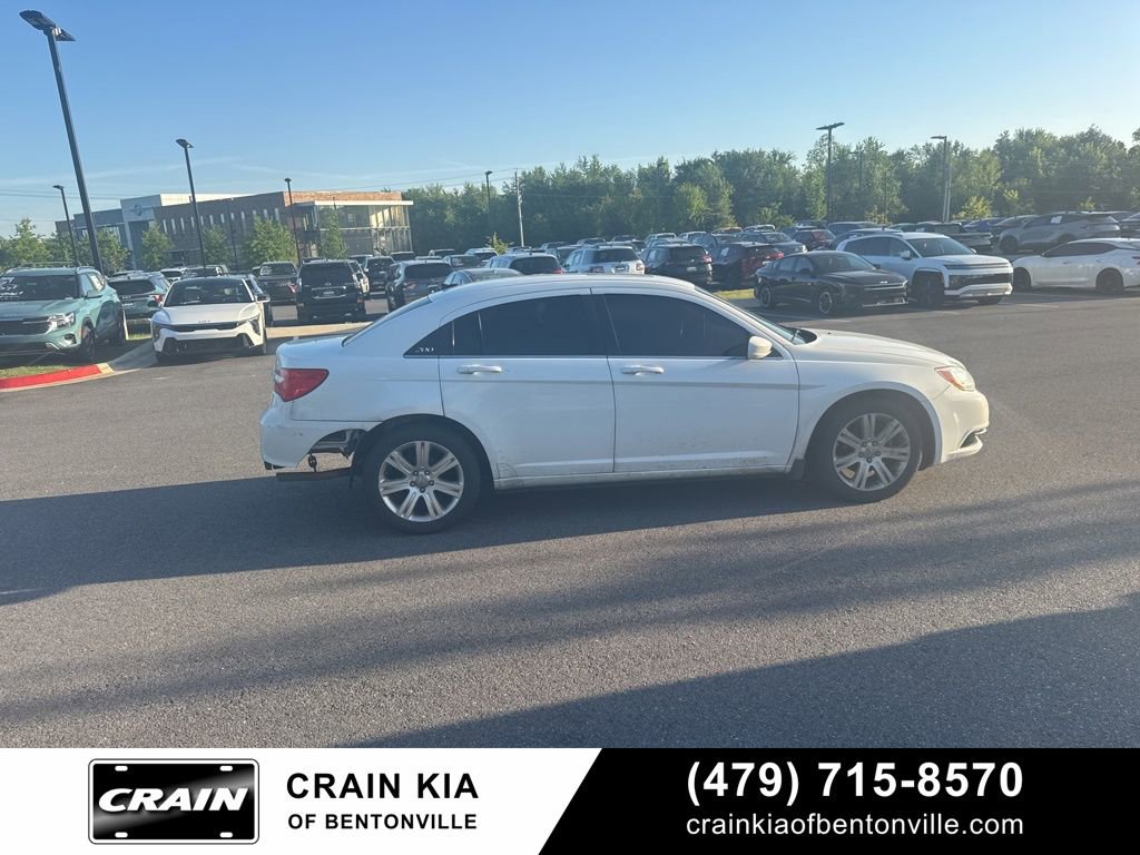 Used 2013 Chrysler 200 Touring FWD image 14