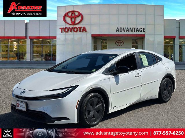 Used 2023 Toyota Prius LE AWD/4WD image 4