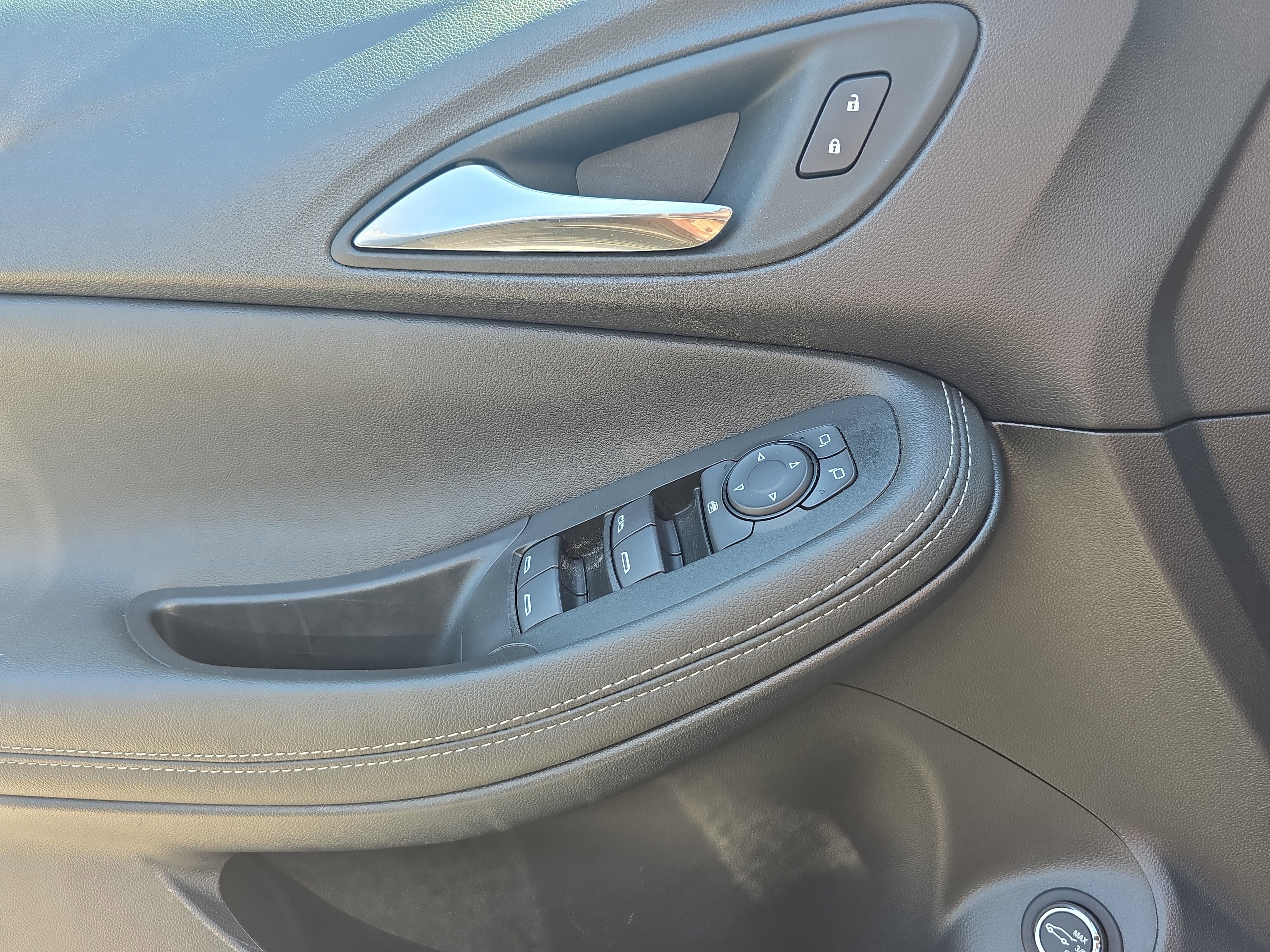 Used 2023 Buick Encore GX Select w/ Sport Touring Package FWD image 24