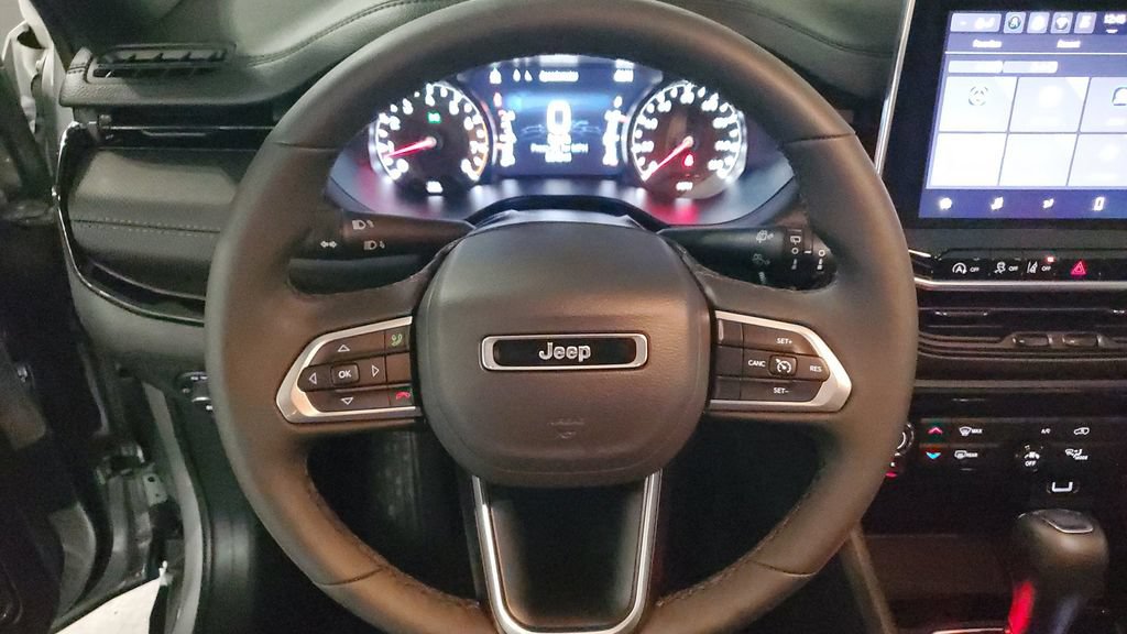 Used 2026 Jeep Compass Latitude AWD/4WD image 27