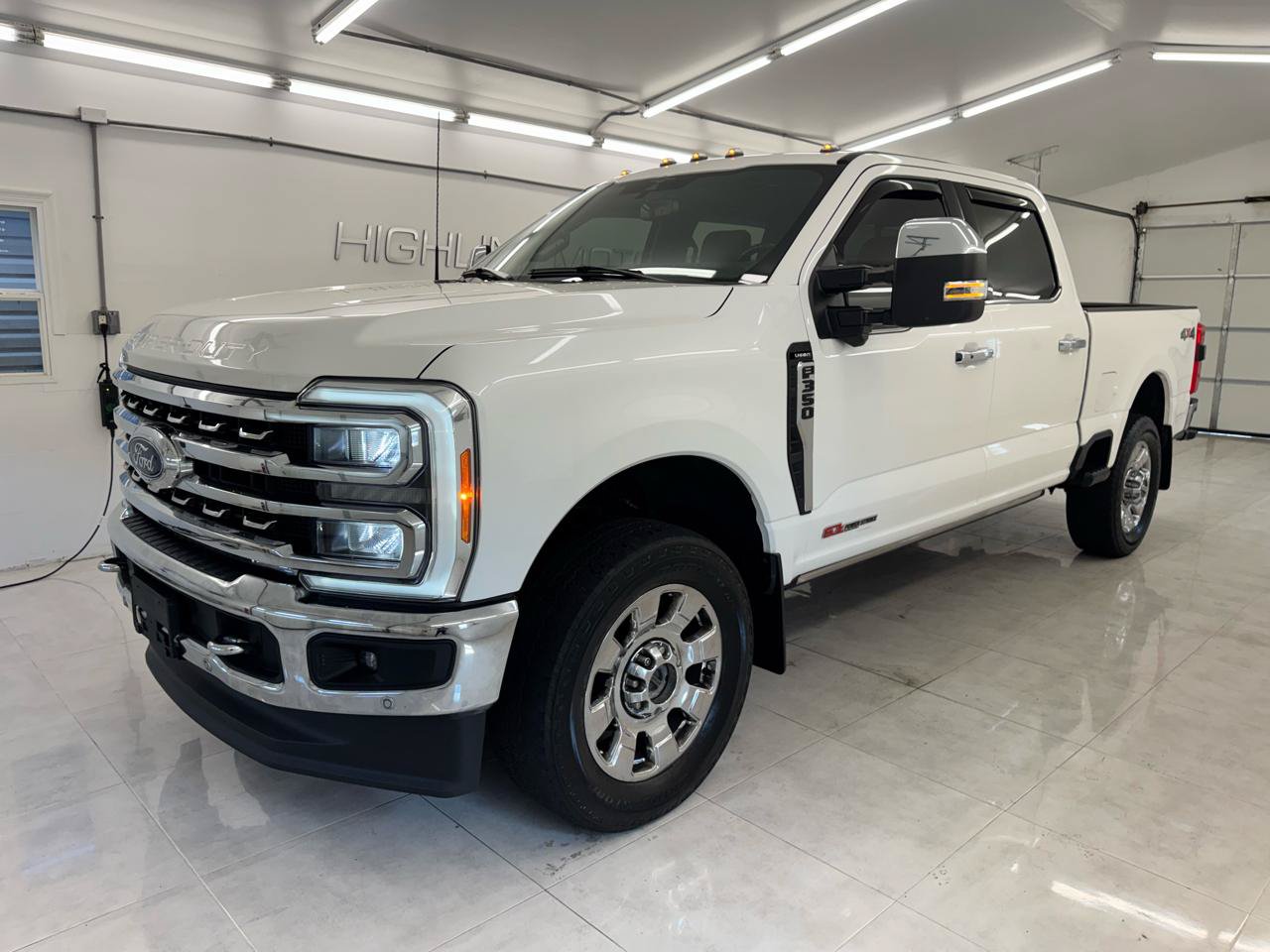 Used 2023 Ford F350 Lariat w/ Lariat Ultimate Package AWD/4WD image 1