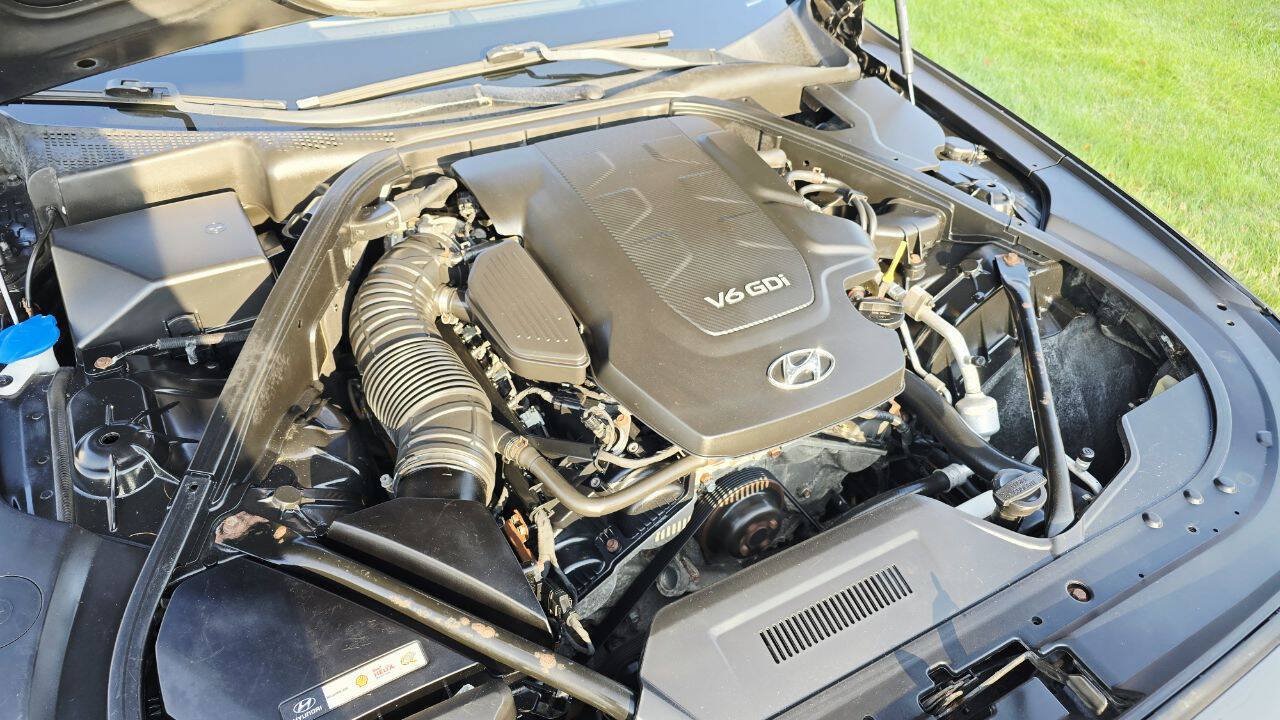 Used 2015 Hyundai Genesis 3.8 AWD/4WD image 29