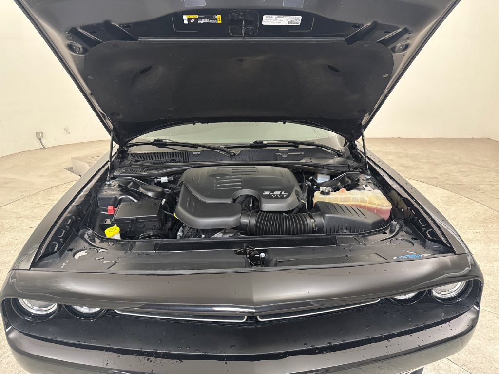 Used 2023 Dodge Challenger SXT RWD image 15