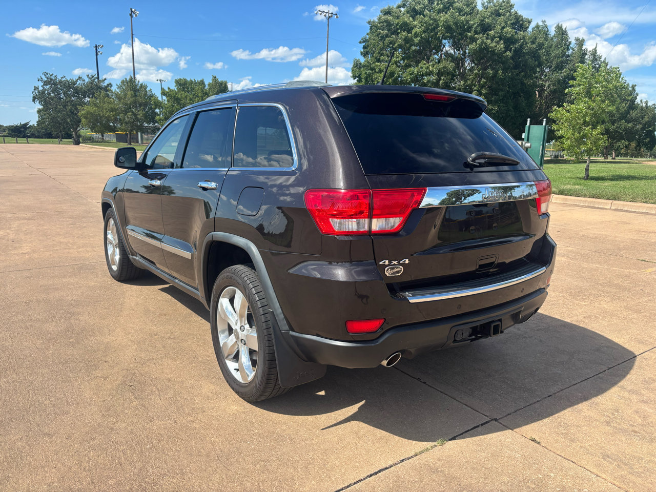 Used 2011 Jeep Grand Cherokee Overland Summit image 7