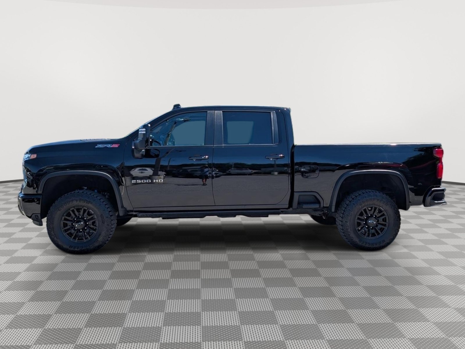 Used 2024 Chevrolet Silverado 2500 ZR2 w/ Technology Package AWD/4WD image 2
