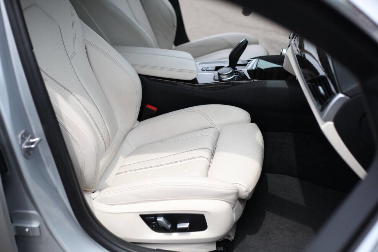 Used 2017 BMW 540i xDrive image 19