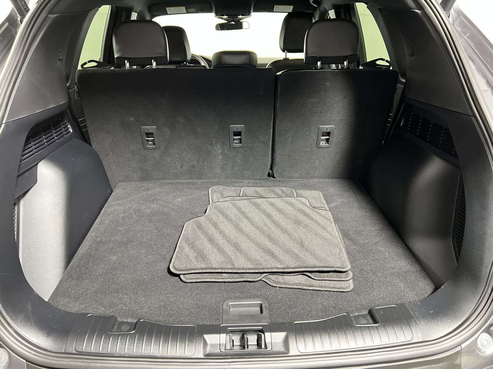 Used 2025 Ford Escape ST-Line w/ Equipment Group 301A image 24