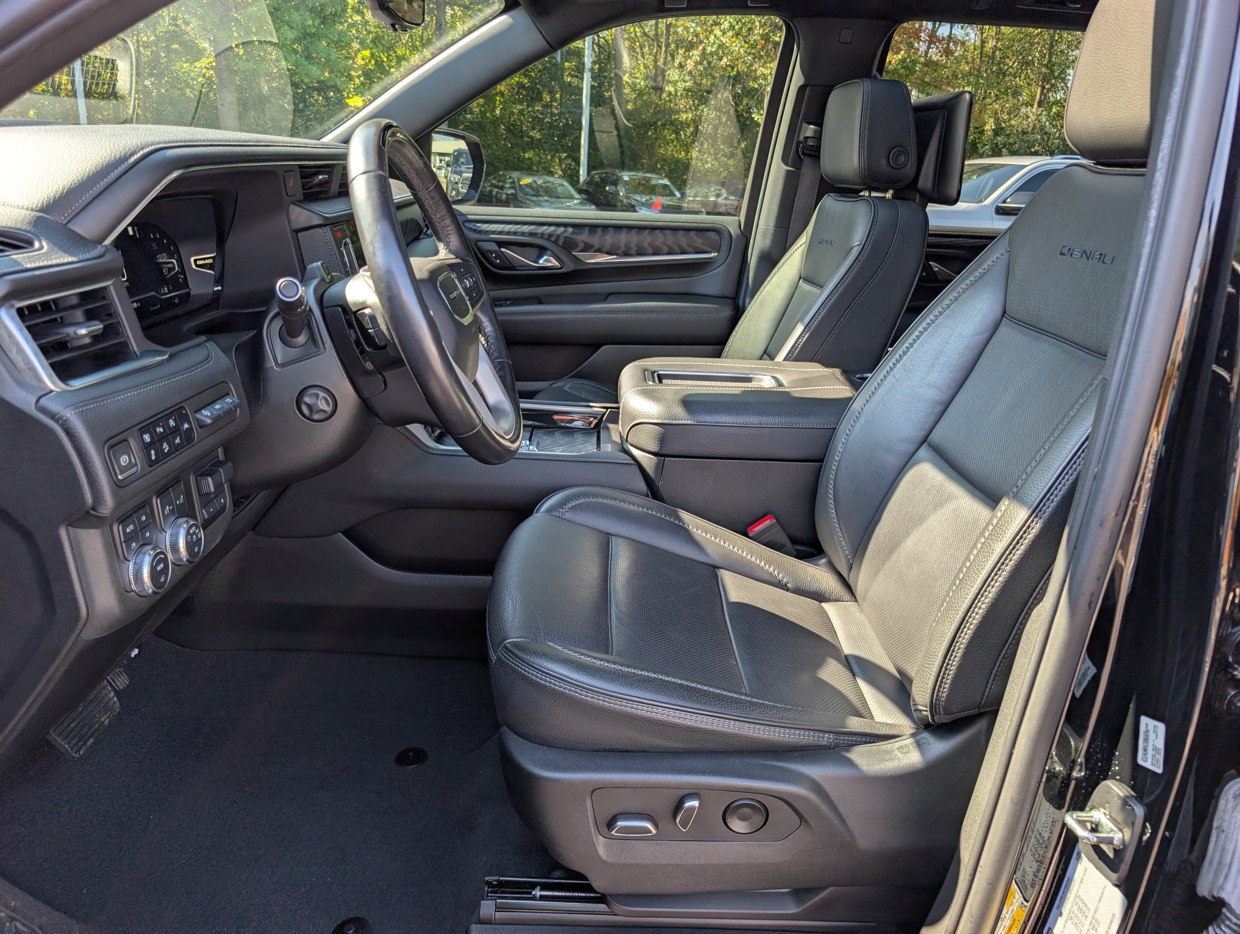 Used 2023 GMC Yukon Denali w/ Denali Reserve Package AWD/4WD image 21