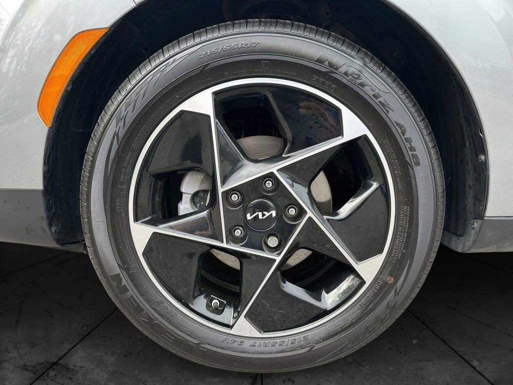 Used 2025 Kia Soul LX w/ LX Technology Package image 14