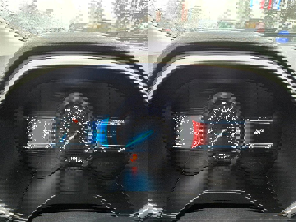 Used 2020 Ford Edge SEL image 13