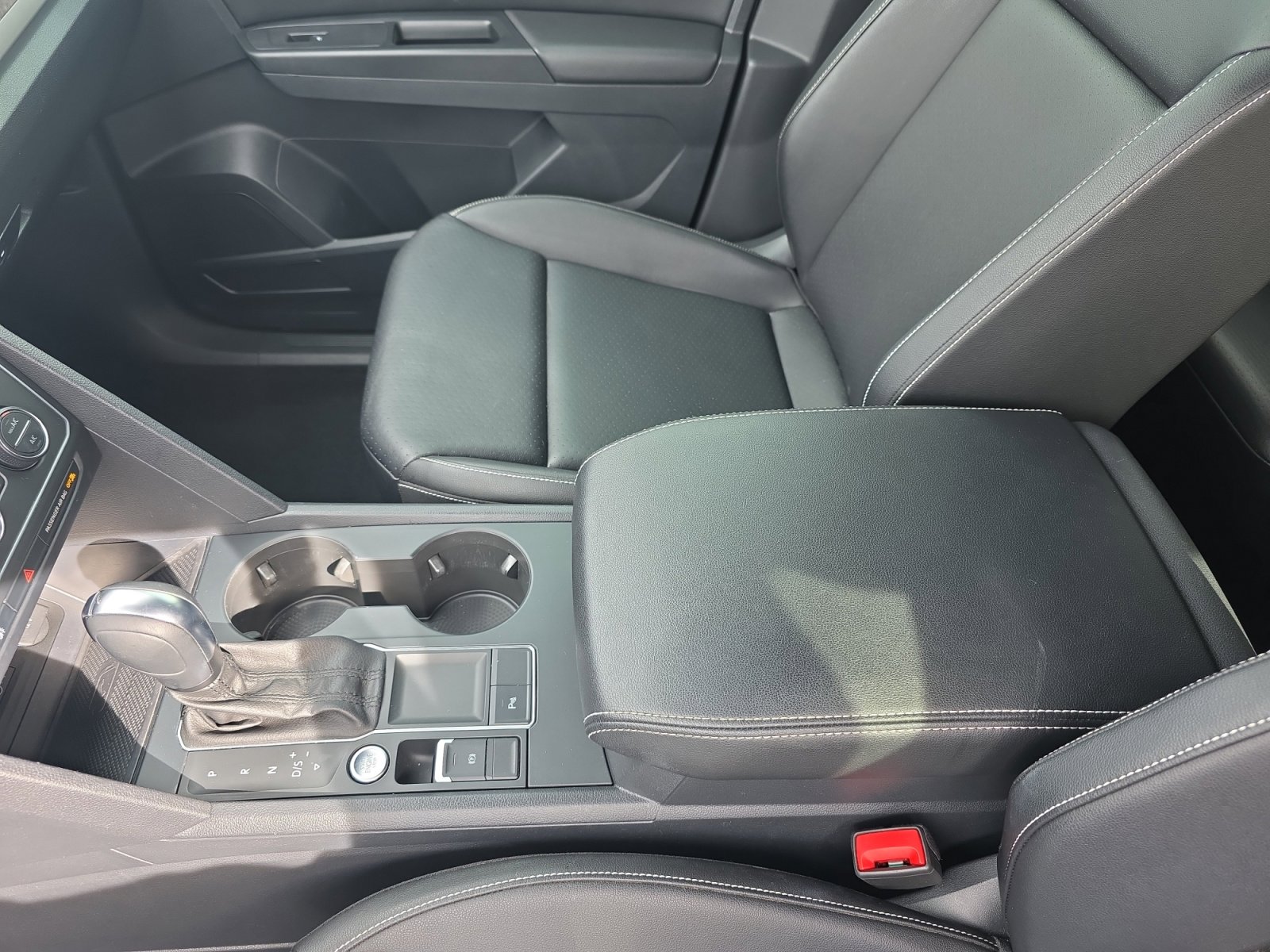 Used 2020 Volkswagen Atlas Cross Sport SE w/ Panoramic Sunroof Package image 15