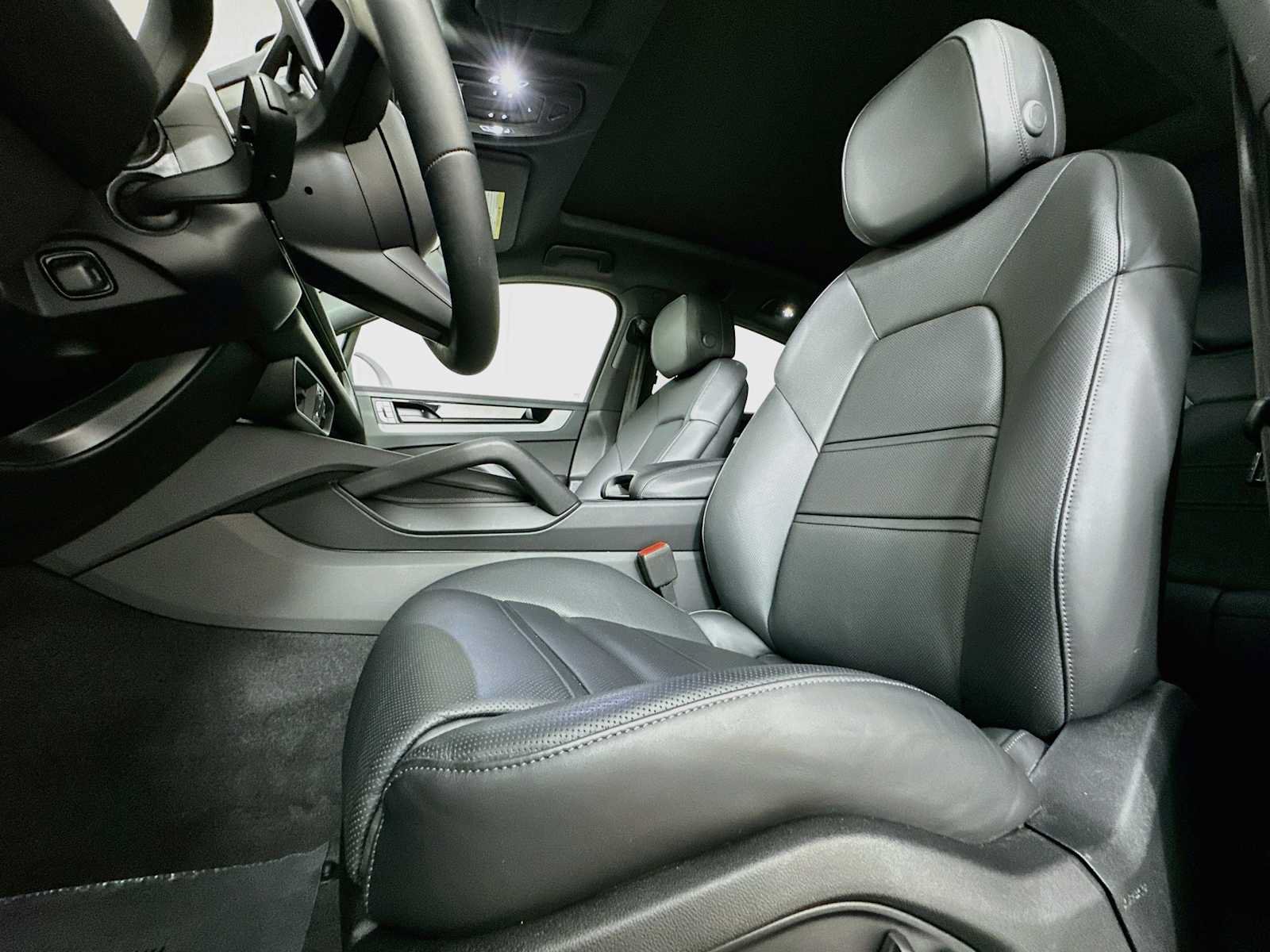 Certified 2026 Porsche Cayenne Coupe AWD/4WD image 5