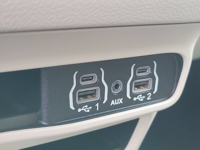 Used 2023 Chrysler Pacifica Touring-L FWD image 20
