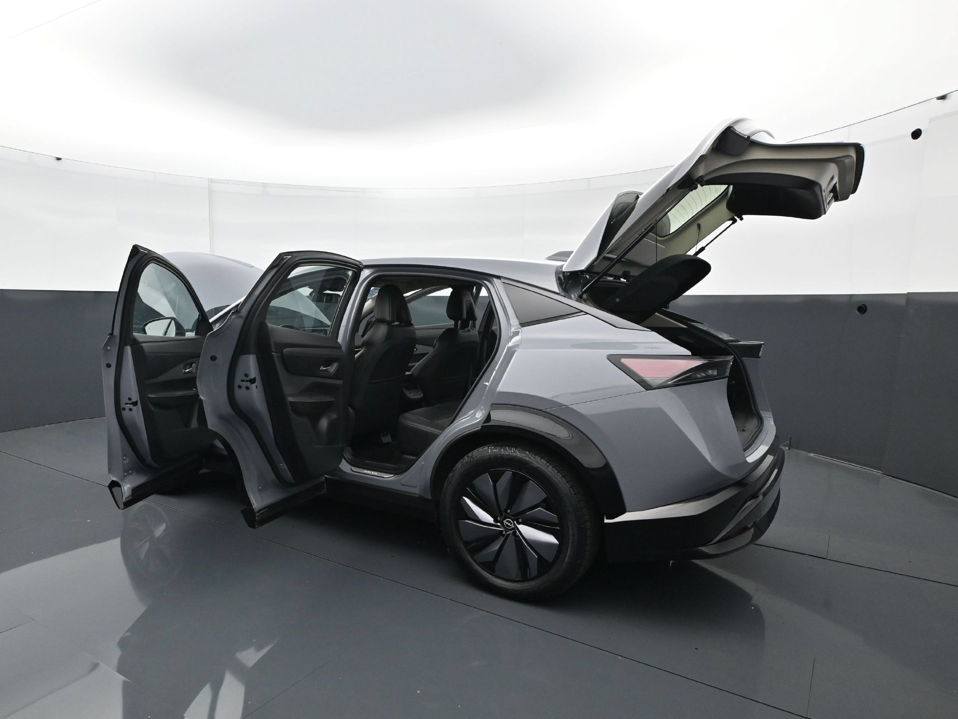 Used 2023 Nissan Ariya AWD image 30