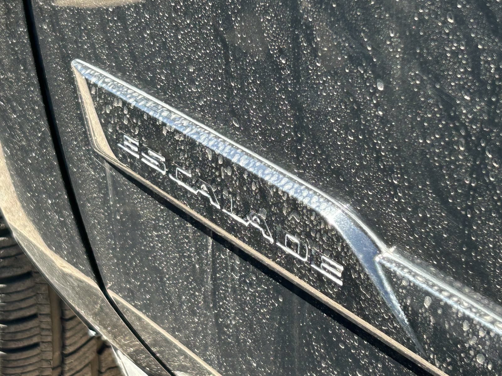 Used 2018 Cadillac Escalade Premium Luxury RWD image 8