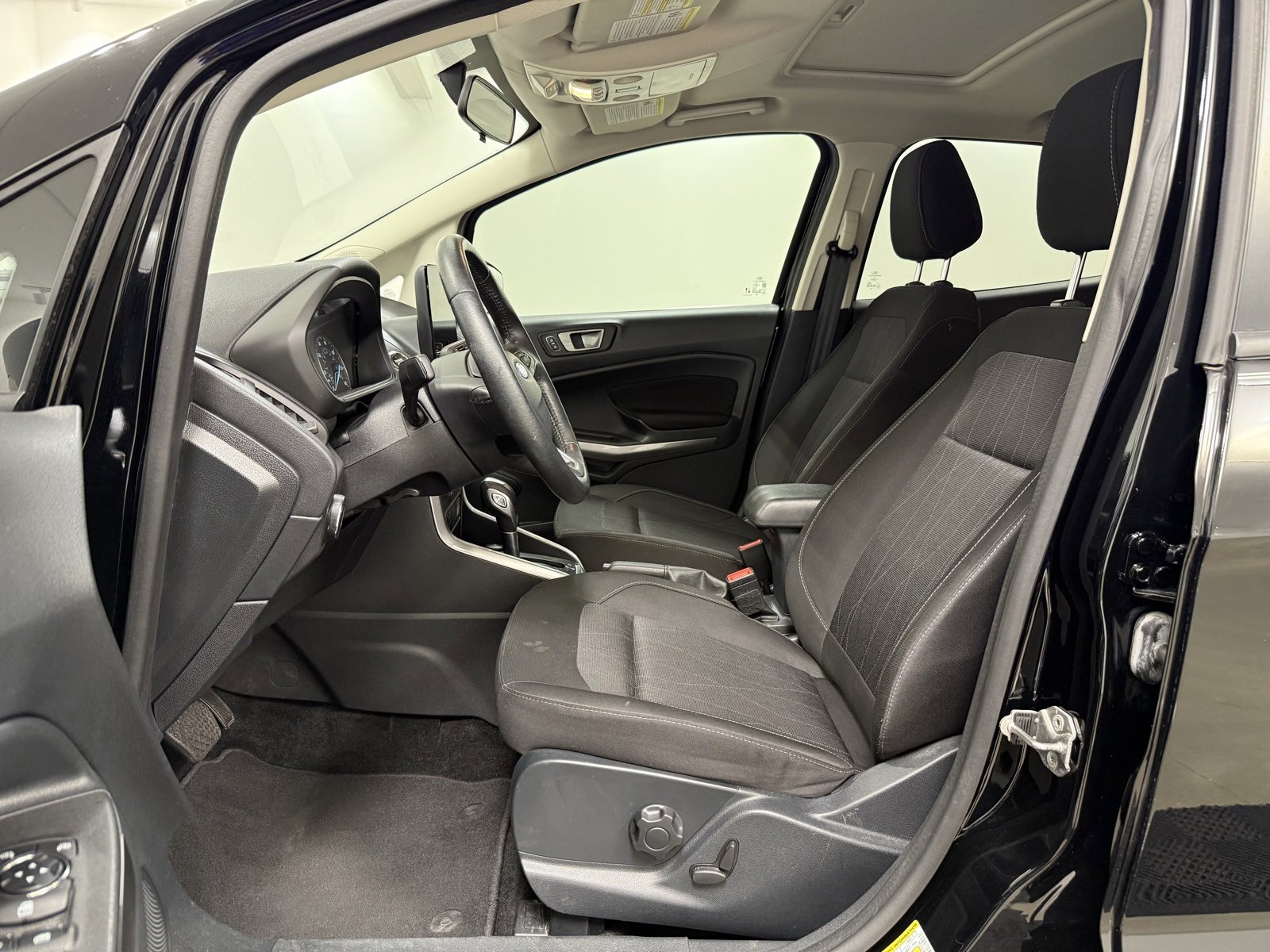 Used 2020 Ford EcoSport SE w/ SE Convenience Package image 14