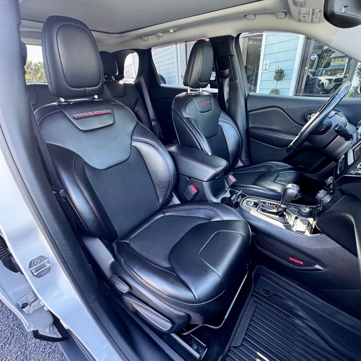 Used 2019 Jeep Cherokee Trailhawk w/ Comfort/Convenience Group AWD/4WD image 8