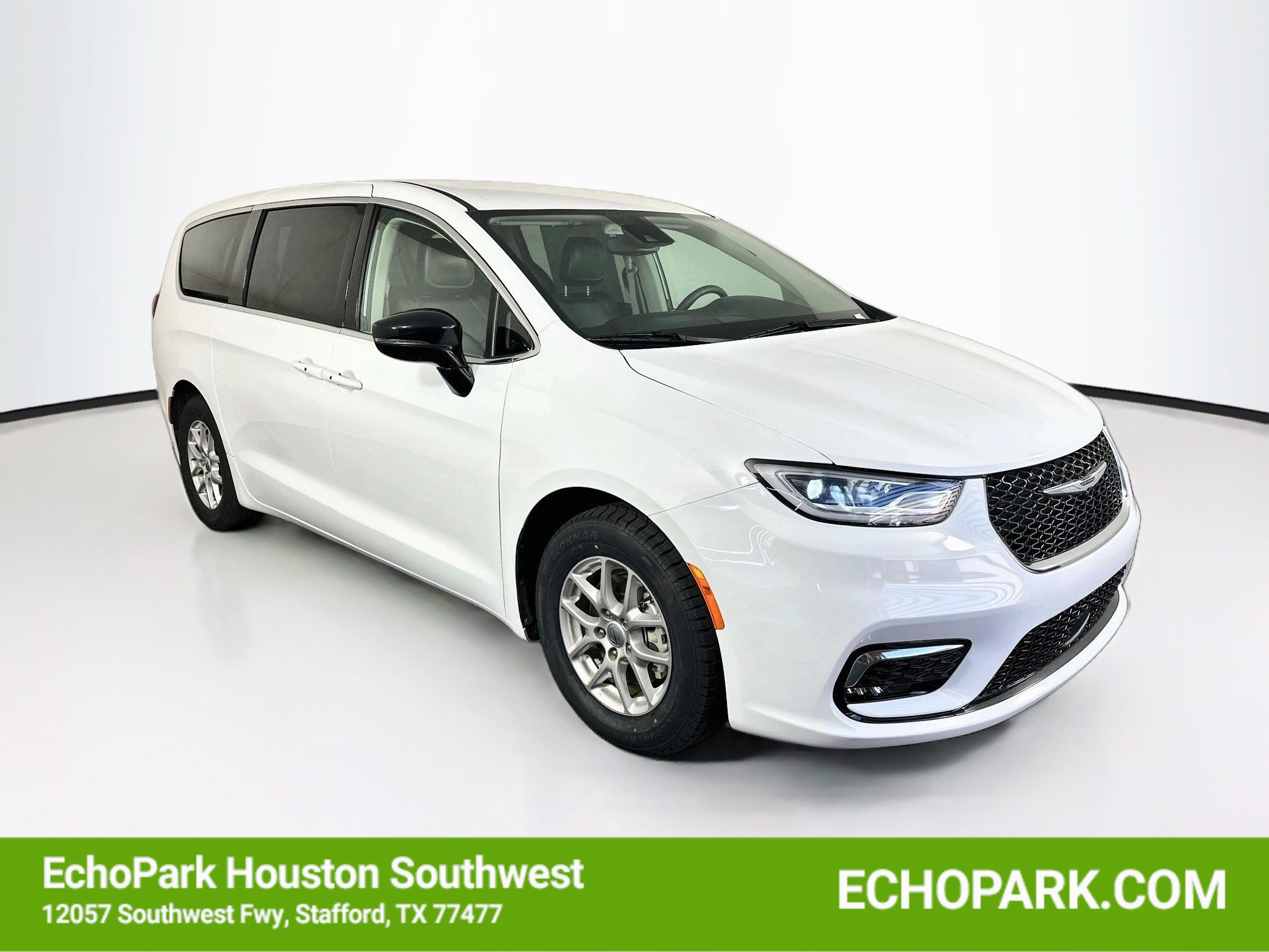 Used 2024 Chrysler Pacifica Touring-L