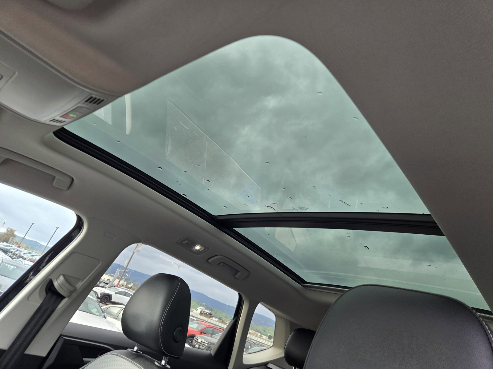 Used 2022 Volkswagen Taos SEL image 11