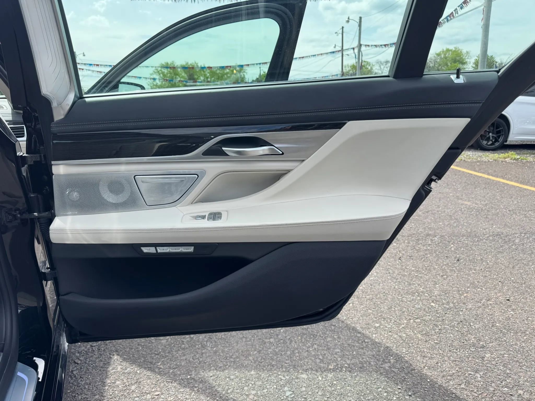 Used 2016 BMW 750i RWD image 15