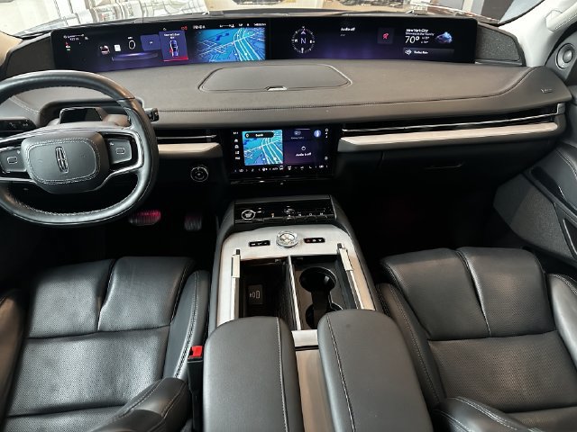 Certified 2025 Lincoln Navigator Reserve AWD/4WD image 14