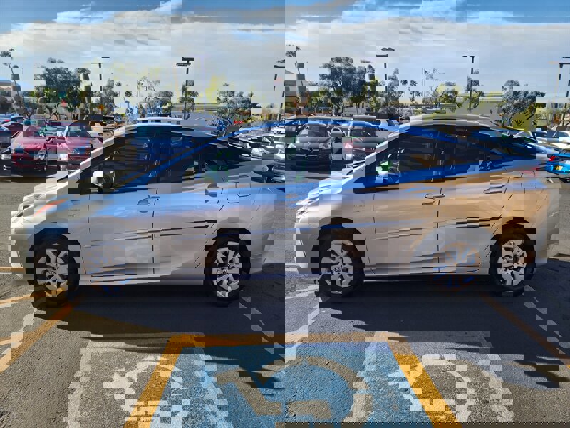 Used 2017 Toyota Prius Two FWD image 6