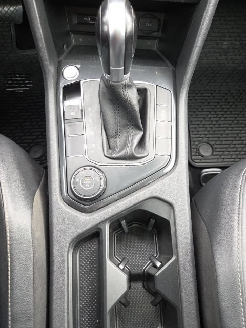 Used 2019 Volkswagen Tiguan SE w/ Panoramic Sunroof Package AWD/4WD image 18