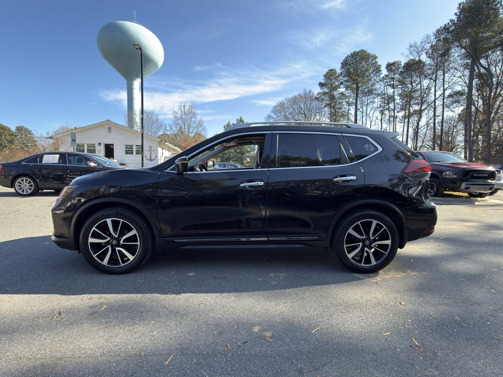 Used 2018 Nissan Rogue SL w/ Premium Package image 4