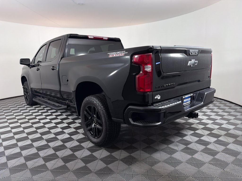 Used 2025 Chevrolet Silverado 1500 LT Trail Boss w/ LPO, Dark Essentials Package AWD/4WD image 5