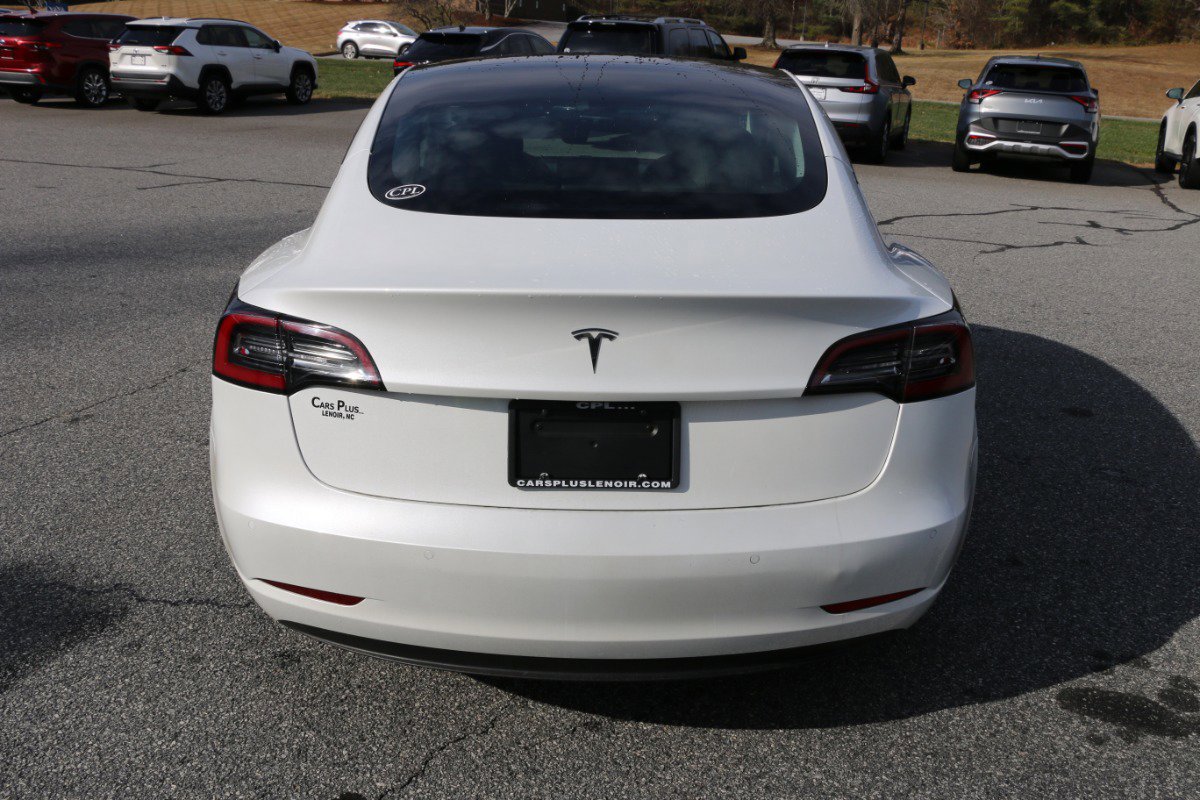 Used 2021 Tesla Model 3 Standard Range Plus image 4