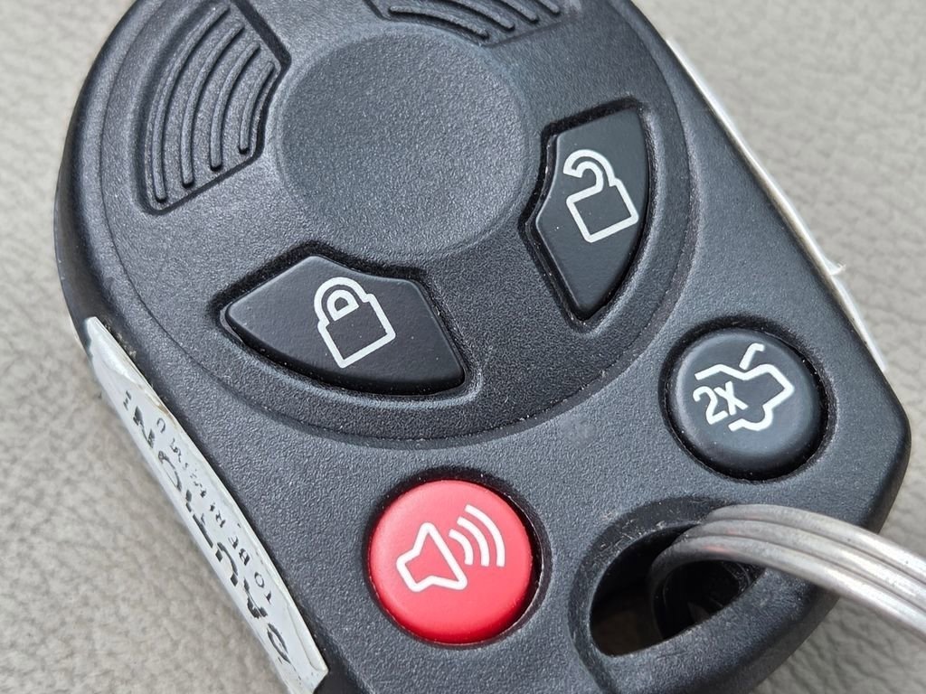 Used 2018 Ford Escape SEL w/ Ford Safe & Smart Package FWD image 36