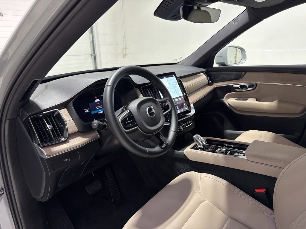 Used 2025 Volvo XC90 B6 Plus image 11