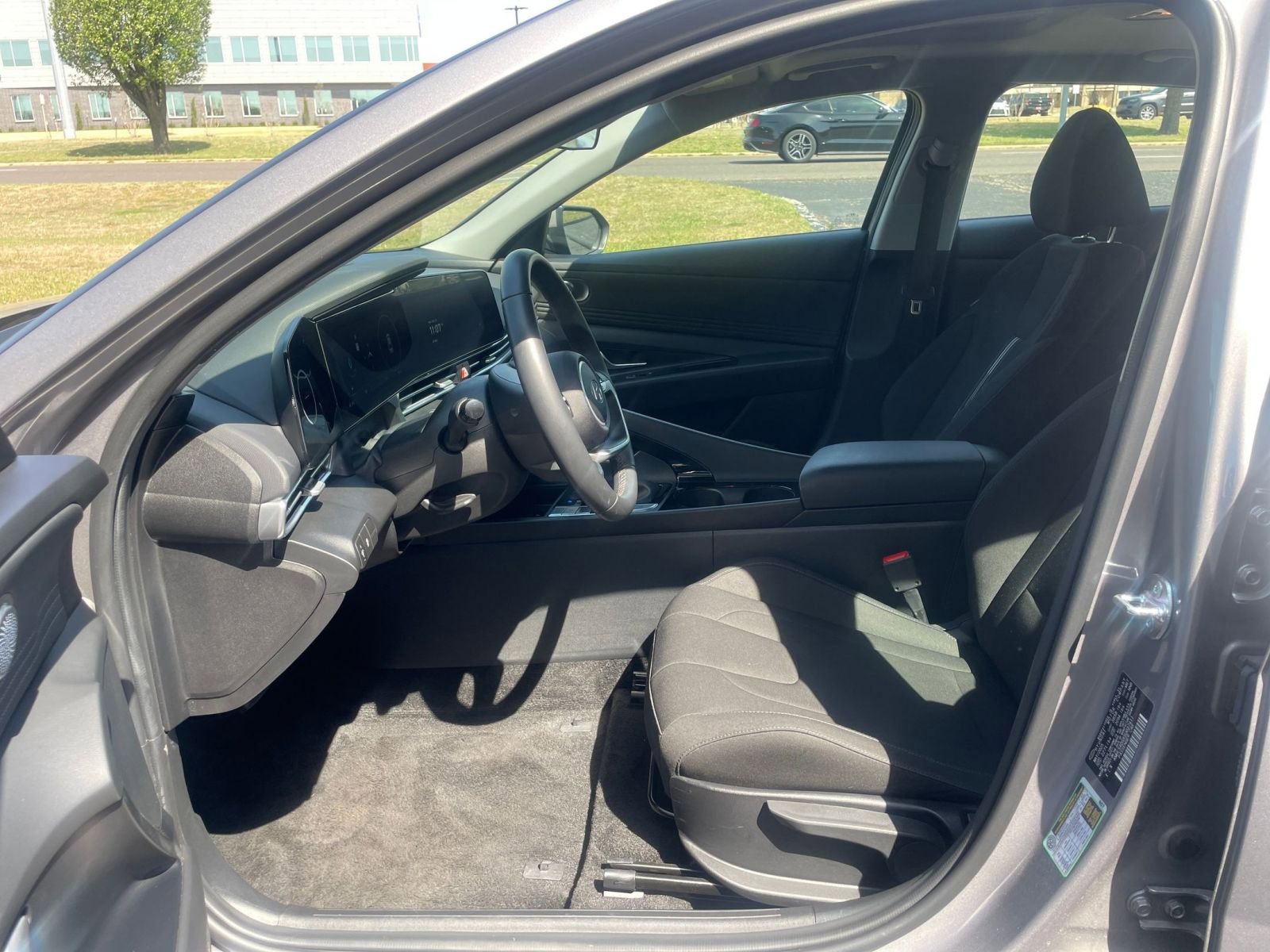 Used 2025 Hyundai Elantra SEL image 27