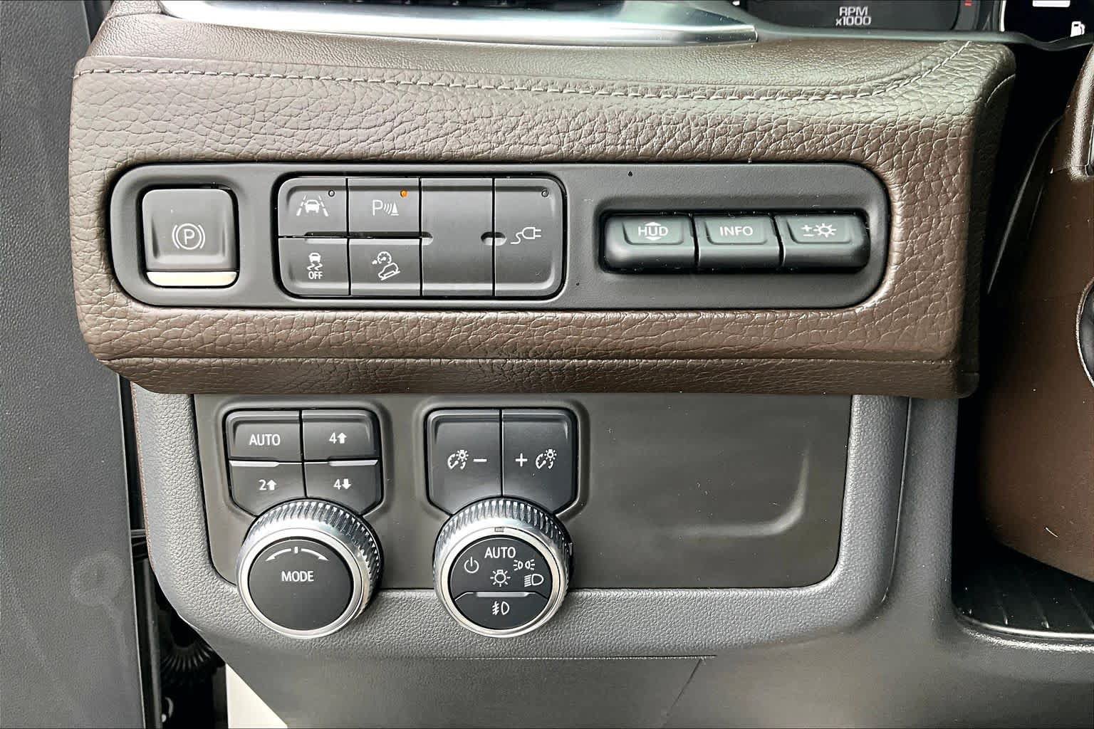 Used 2021 GMC Yukon XL Denali w/ LPO, Illumination Package AWD/4WD image 36