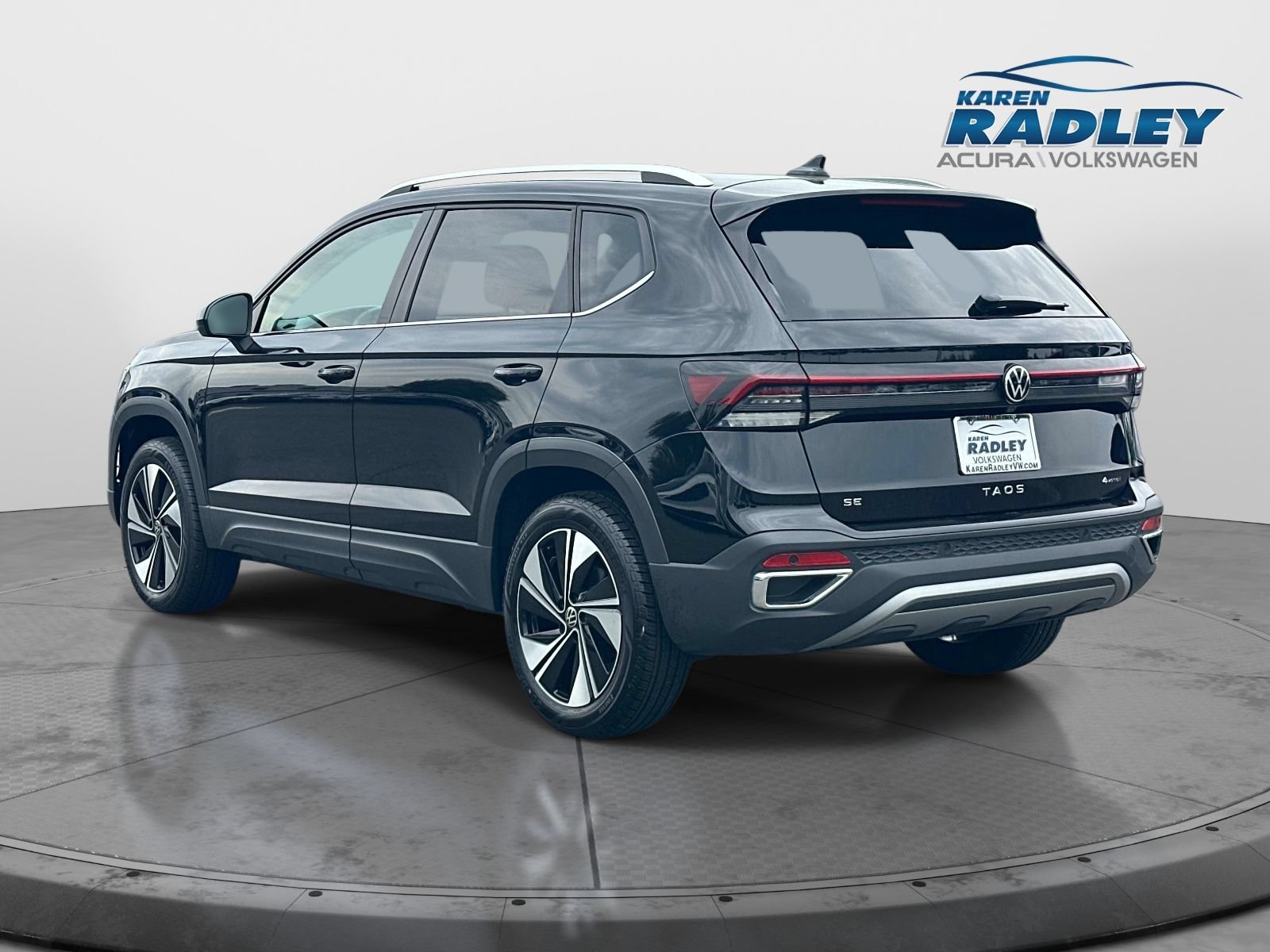 Certified 2025 Volkswagen Taos SE AWD/4WD image 4