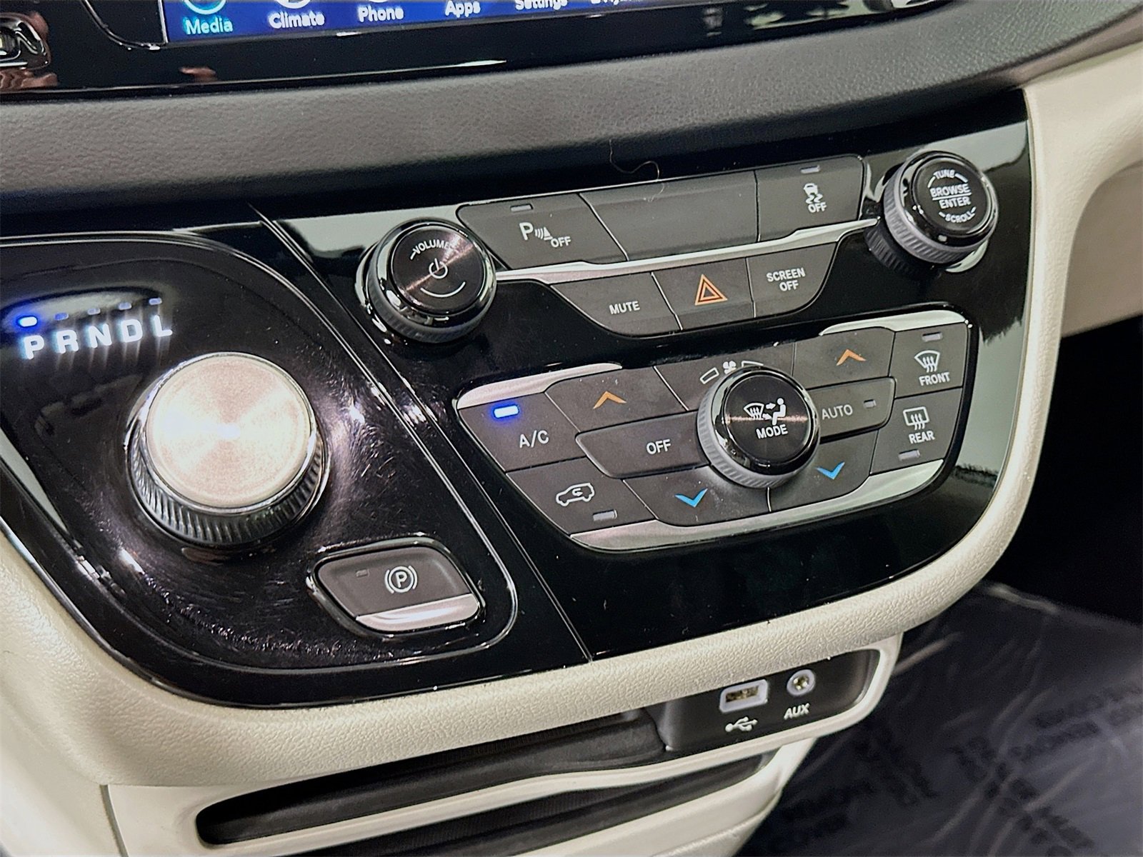 Used 2020 Chrysler Pacifica Touring image 15