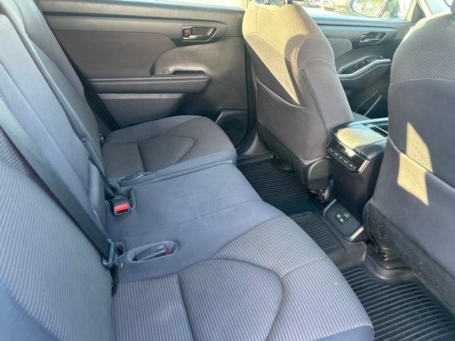 Used 2023 Toyota Highlander L FWD image 14