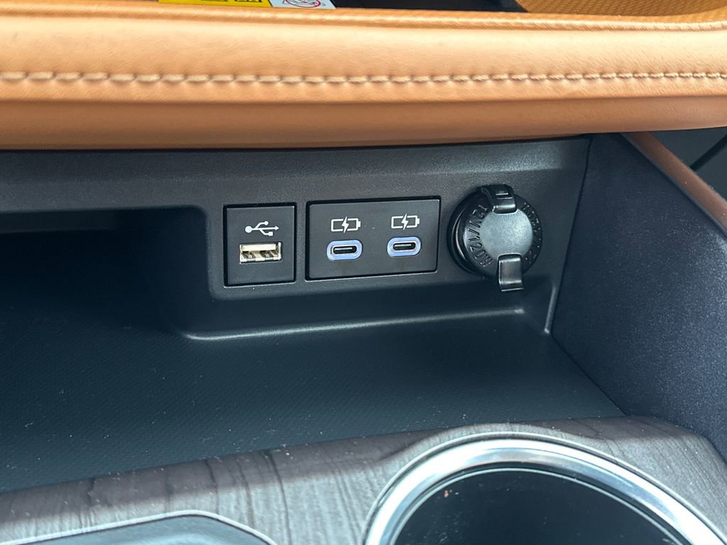 Used 2023 Toyota Highlander Platinum image 32