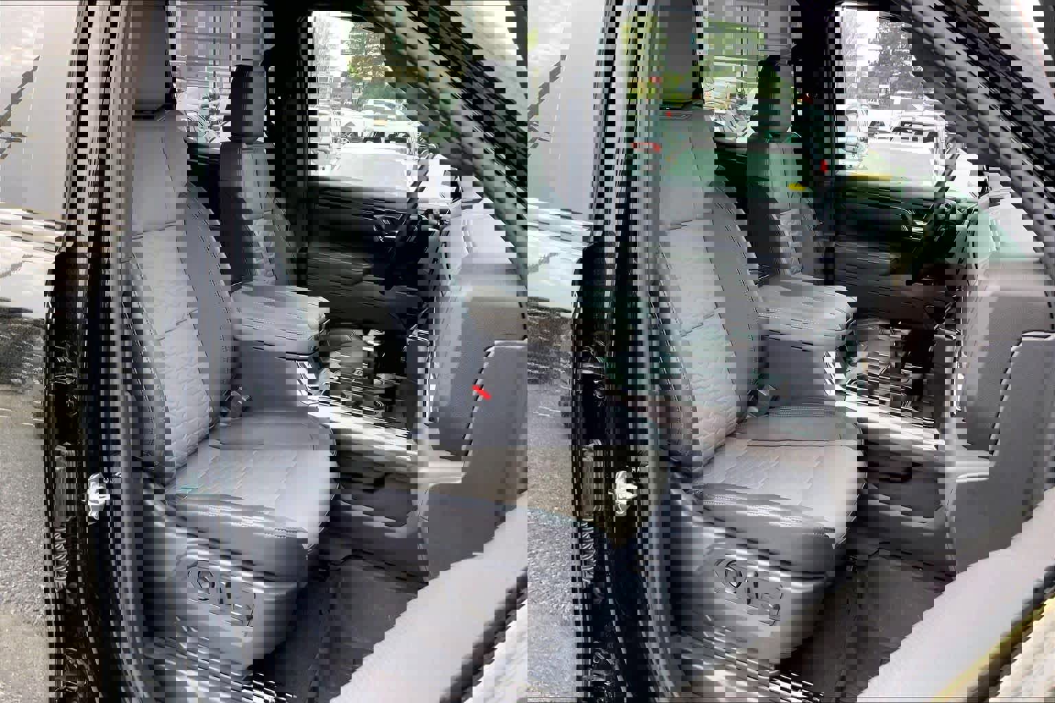 Used 2023 Chevrolet Silverado 1500 ZR2 w/ Technology Package image 9