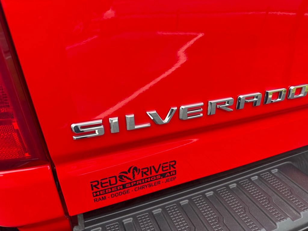 Used 2025 Chevrolet Silverado 2500 Custom w/ Custom Value Package image 13