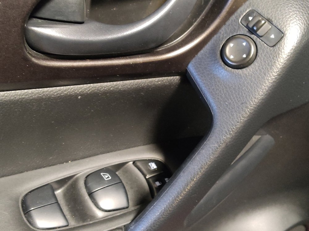 Used 2020 Nissan Rogue Sport S image 27