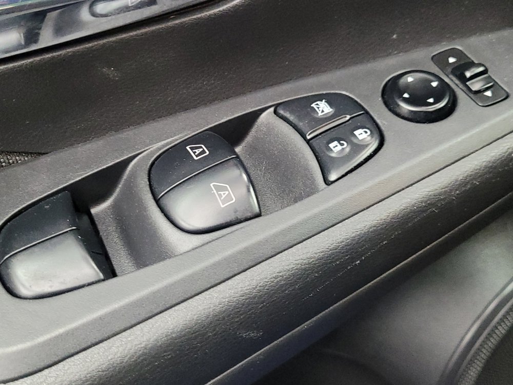 Used 2021 Nissan Kicks SV FWD image 27