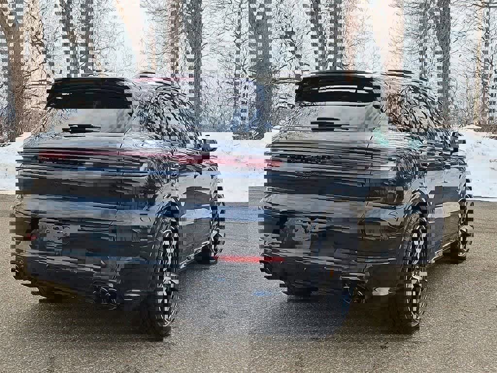 Used 2025 Porsche Cayenne S image 7
